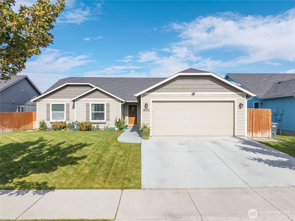 Photo of 1630 E Filmore Drive, Moses Lake, WA 98837 (MLS # 2444709)