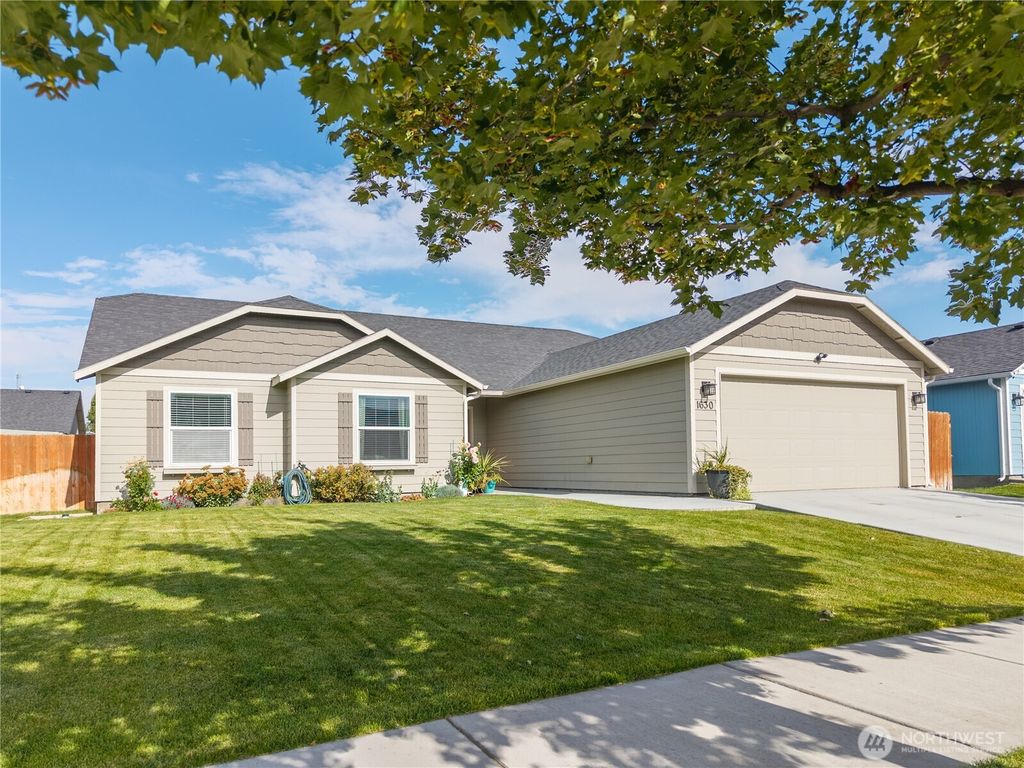 Photo of 1630 E Filmore Drive, Moses Lake, WA 98837 (MLS # 2444709)