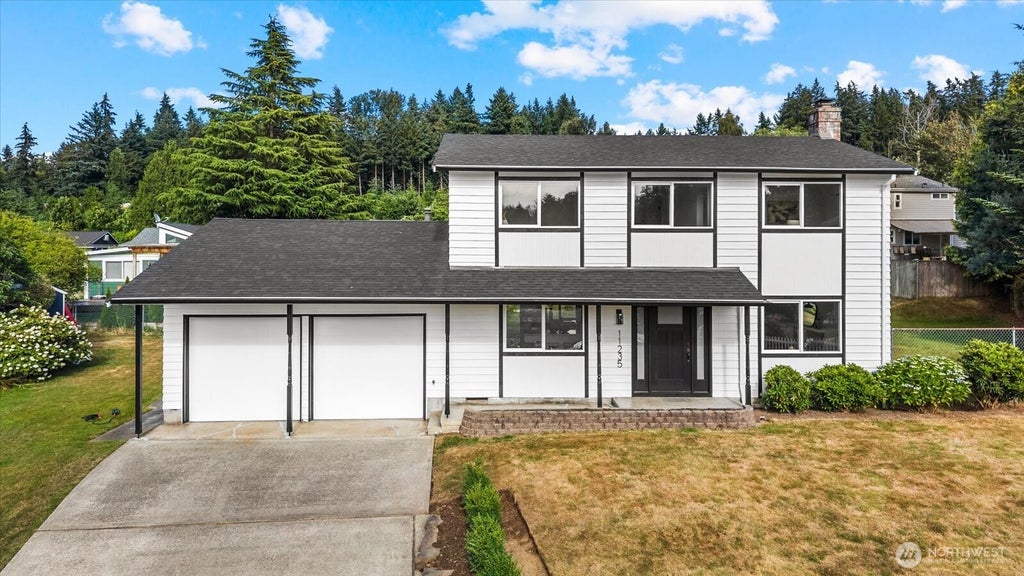 Photo of 11235 NE 146th St ST, Kirkland, WA 98034 (MLS # 2551198)