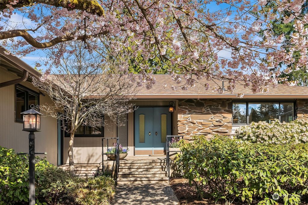 Photo of 19714 108th Avenue NE, Bothell, WA 98011 (MLS # 2052184)