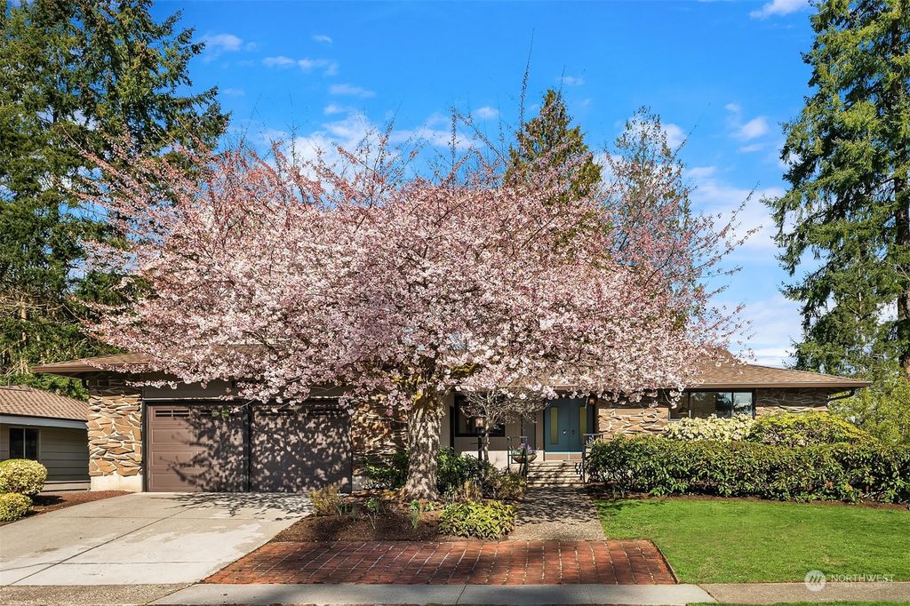Photo of 19714 108th Avenue NE, Bothell, WA 98011 (MLS # 2052184)