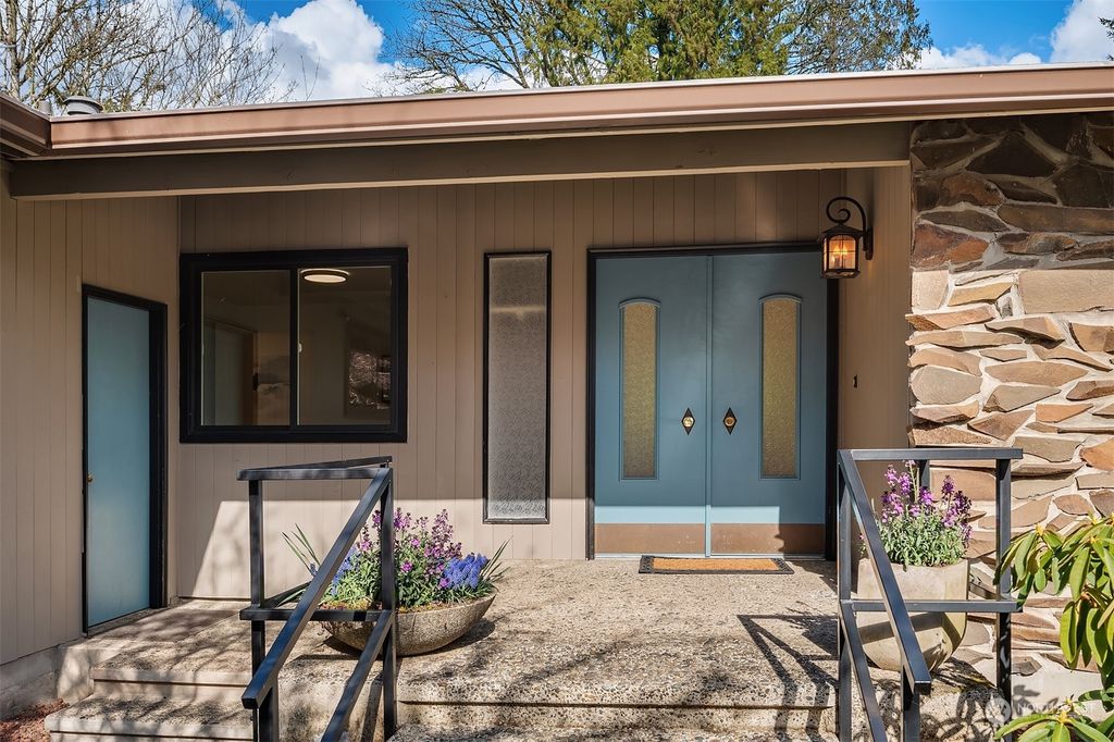 Photo of 19714 108th Avenue NE, Bothell, WA 98011 (MLS # 2052184)