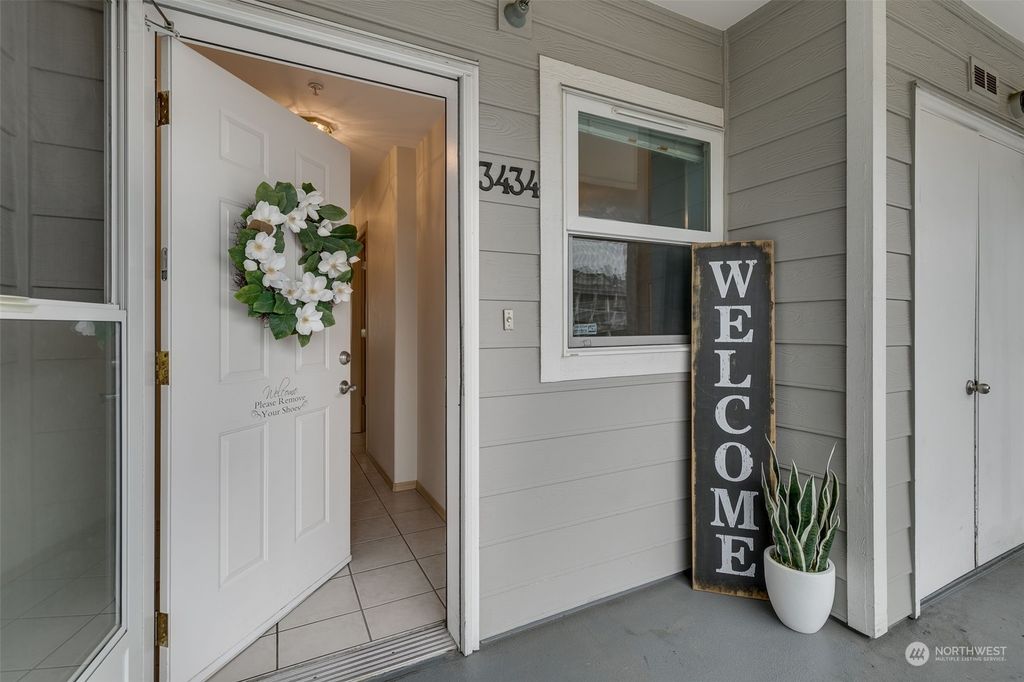 Photo of 1318 37th Street #3434, Everett, WA 98201 (MLS # 2166176)