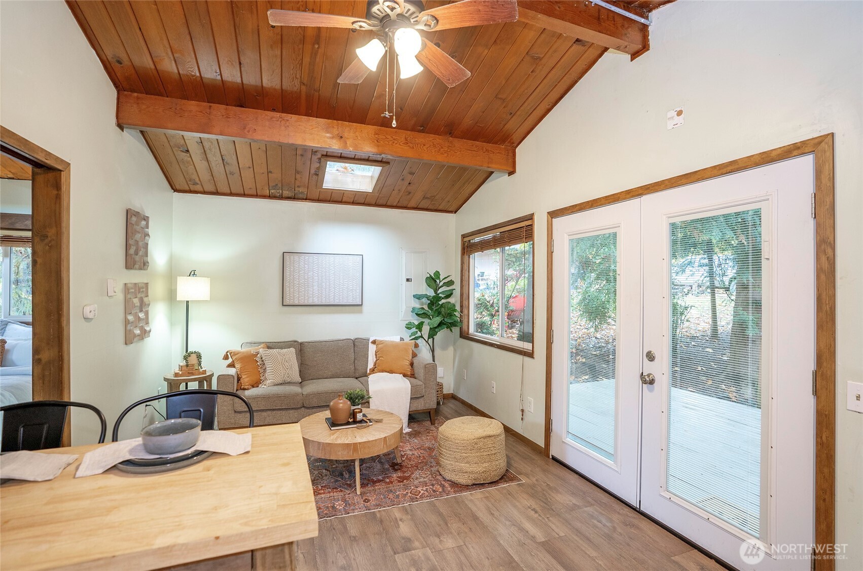 70 E Larchmont Place