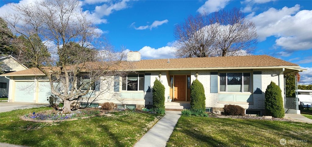 Photo of 114 NE Cedar Avenue, College Place, WA 99324 (MLS # 2489749)