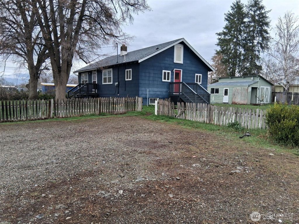 Photo of 621 Juniper, Oroville, WA 98844 (MLS # 2497233)