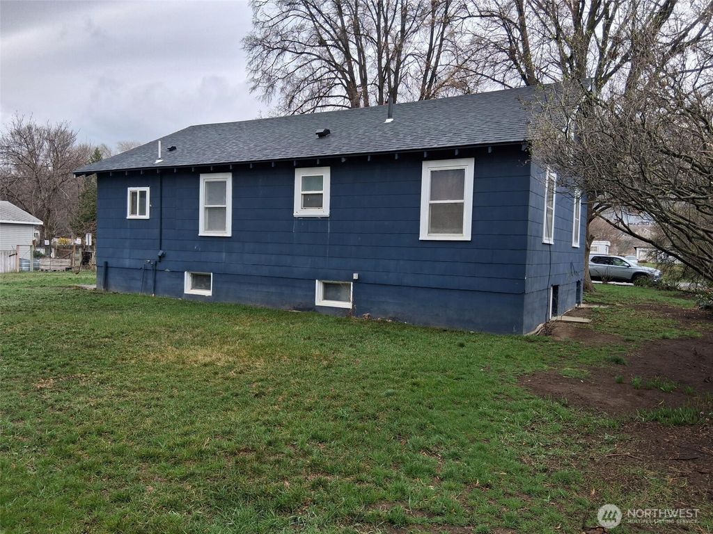 Photo of 621 Juniper, Oroville, WA 98844 (MLS # 2497233)