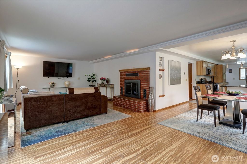 Photo of 7820 NE 195th Street, Kenmore, WA 98028 (MLS # 2463188)