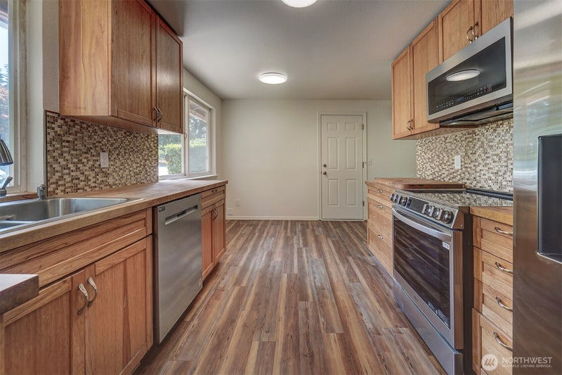 27019 Woodside Road NE