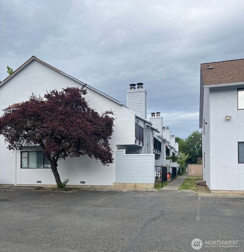 12434 Ambaum Blvd SW 106