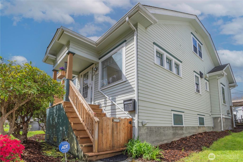 Photo of 1206 Wetmore Avenue, Everett, WA 98201 (MLS # 2508738)