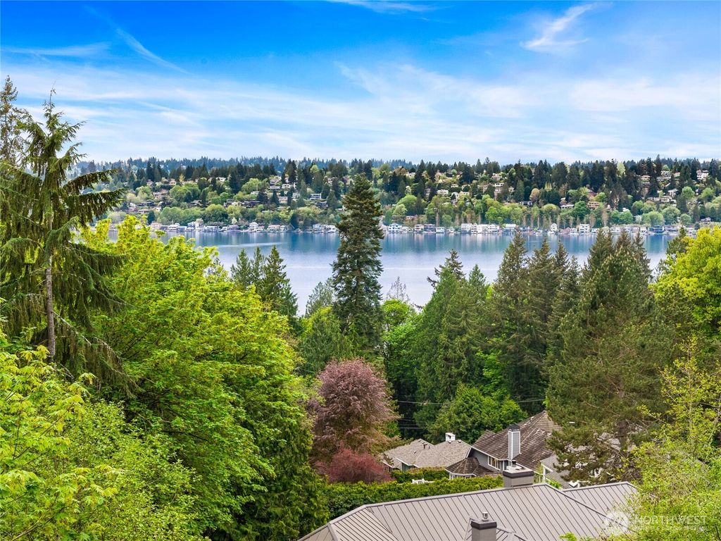 Photo of 6317 NE 138th Place, Kirkland, WA 98034 (MLS # 2513804)