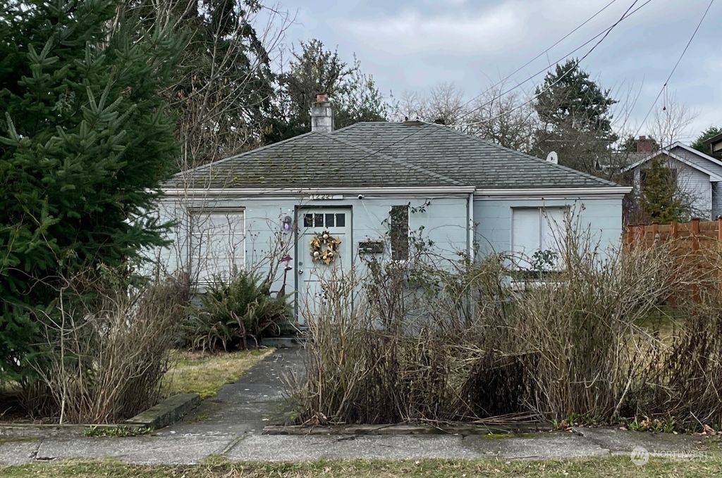 Photo of 12227 Dayton Avenue N, Seattle, WA 98133 (MLS # 2286041)