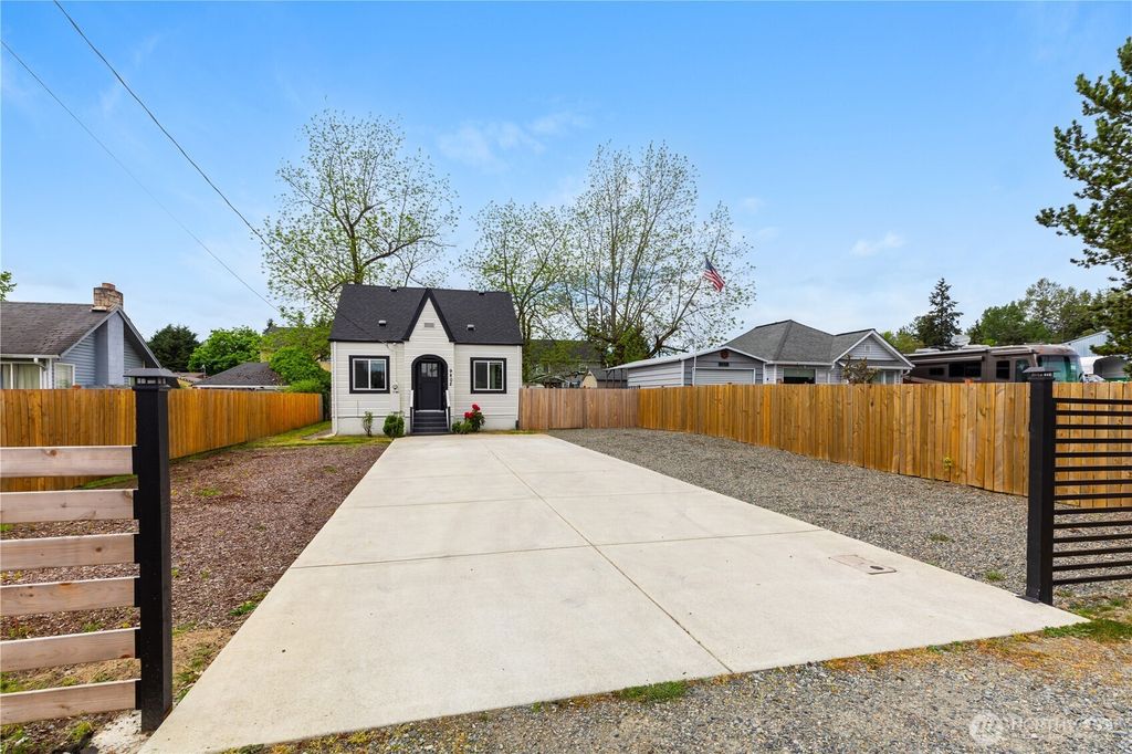 Photo of 9402 Portland Avenue E, Tacoma, WA 98445 (MLS # 2520723)
