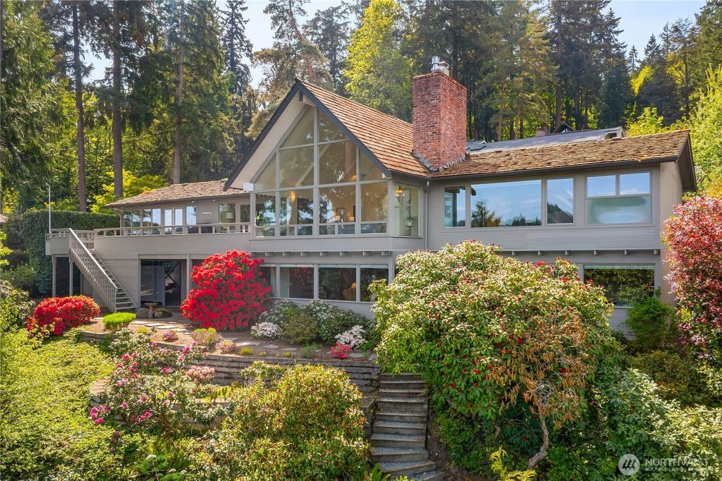 Photo of 5419 96th Avenue SE, Mercer Island, WA 98040 (MLS # 2347836)