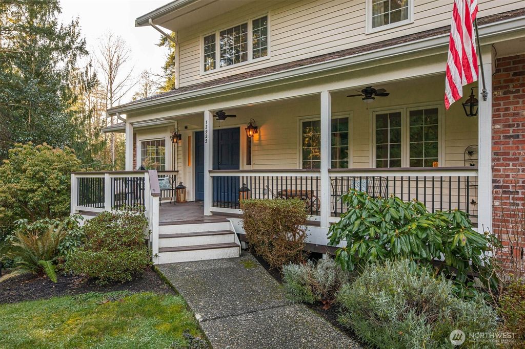 Photo of 12925 206th Avenue NE, Woodinville, WA 98077 (MLS # 2472348)