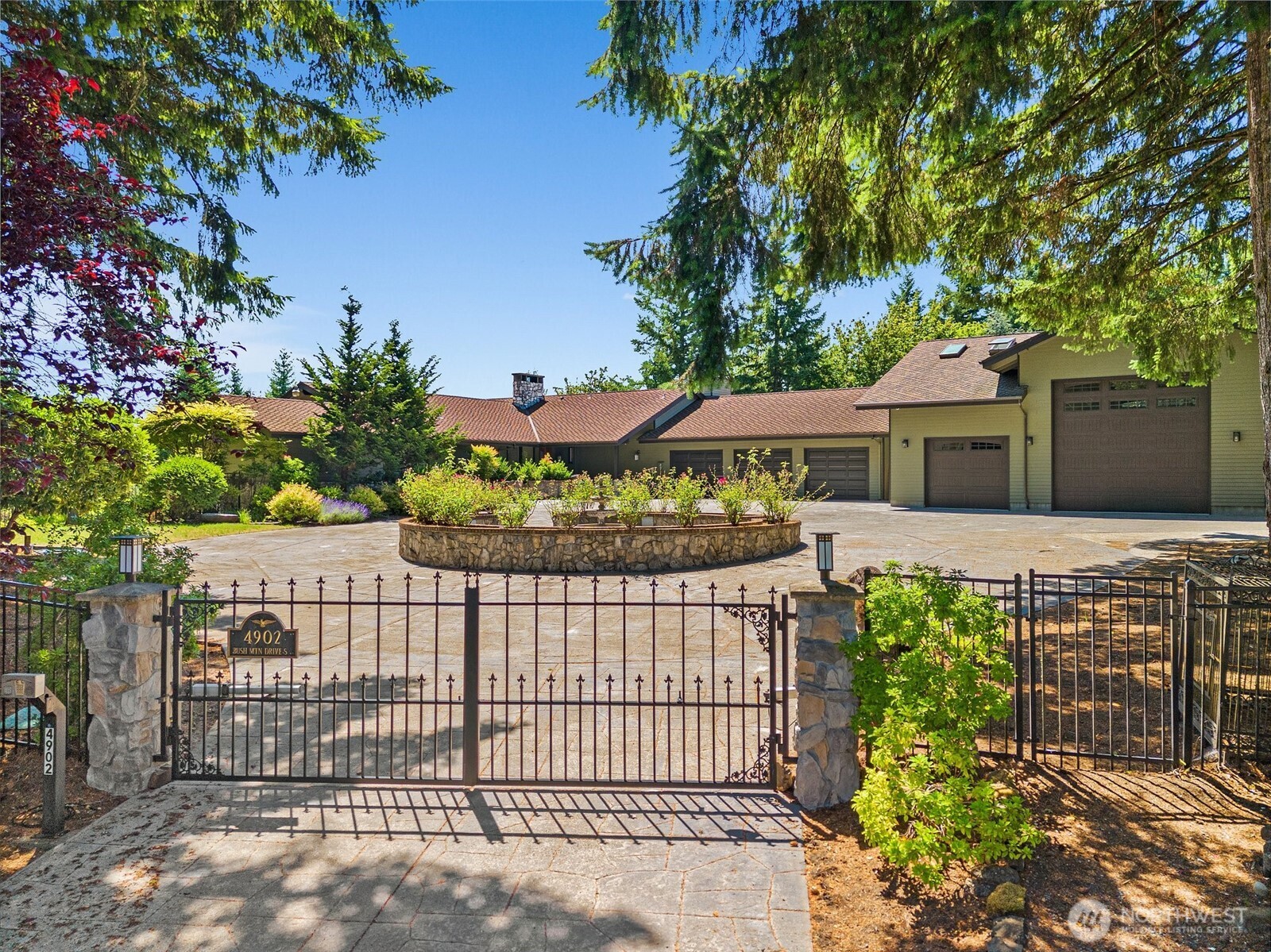 4902 Bush Mountain Drive SW