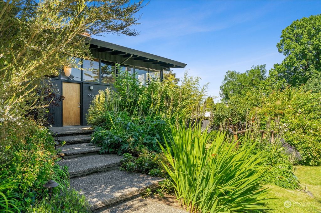 Photo of 5546 S Holly Street, Seattle, WA 98118 (MLS # 2163092)