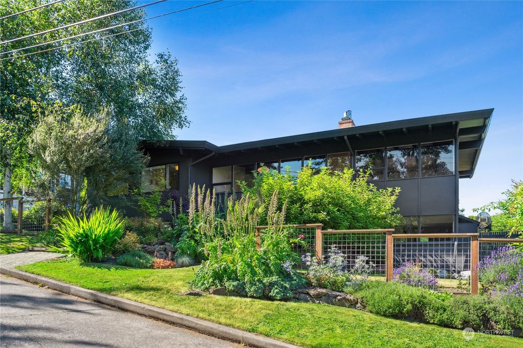 Photo of 5546 S Holly Street, Seattle, WA 98118 (MLS # 2163092)