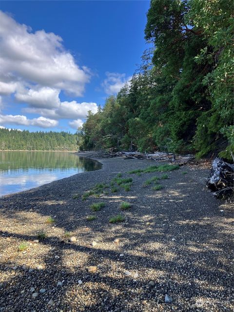 Photo of 6 E Swindlers Cove Road E, Shelton, WA 98584 (MLS # 2268308)