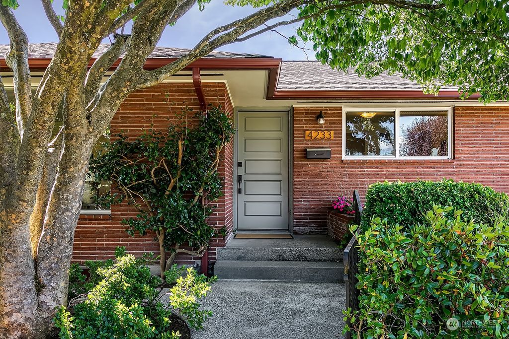 Photo of 4233 NE 74th Street, Seattle, WA 98115 (MLS # 2150746)