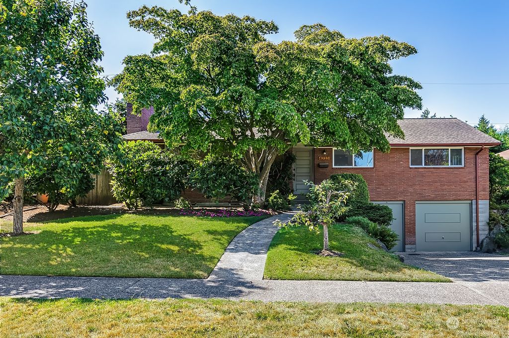 Photo of 4233 NE 74th Street, Seattle, WA 98115 (MLS # 2150746)