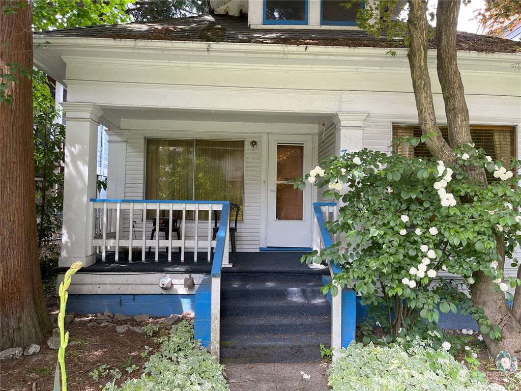 Photo of 715 27th Avenue, Seattle, WA 98122 (MLS # 2329058)