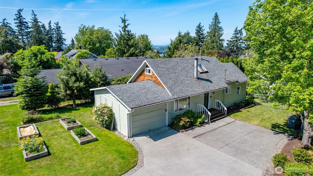 Photo of 105 S 7th Street, Mount Vernon, WA 98274 (MLS # 2528130)