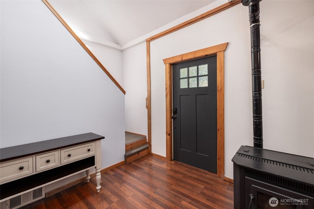 Photo of 105 S 7th Street, Mount Vernon, WA 98274 (MLS # 2528130)