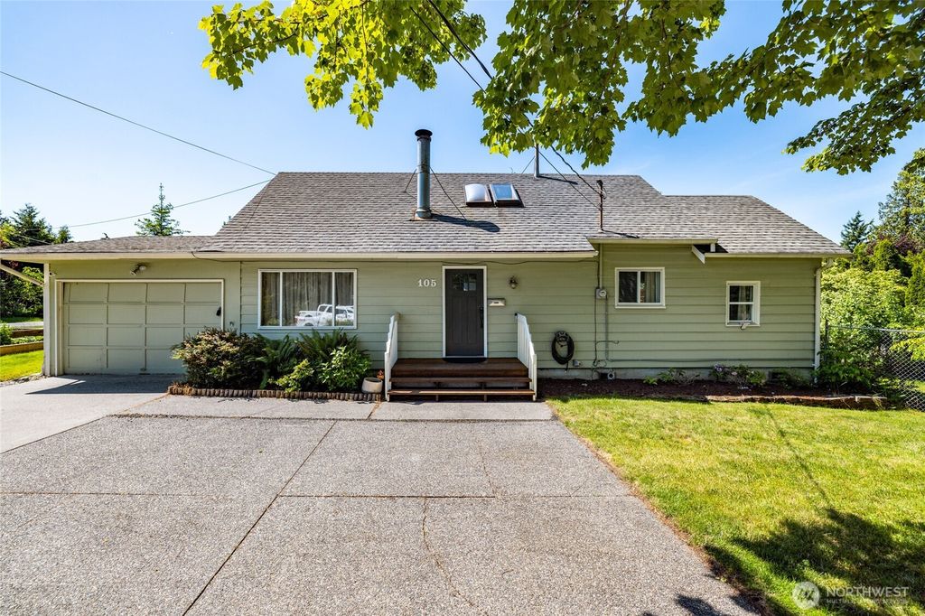Photo of 105 S 7th Street, Mount Vernon, WA 98274 (MLS # 2528130)