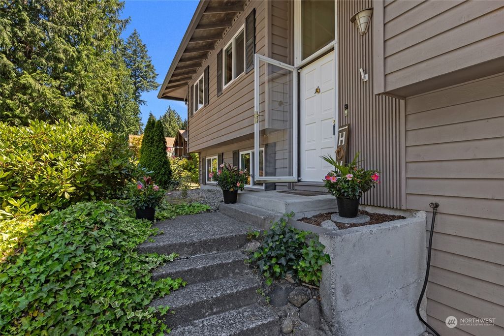Photo of 12015 NE 67th Street, Kirkland, WA 98033 (MLS # 2267912)