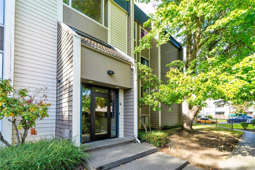 Photo of 611 SW 5th Court #A206, Renton, WA 98057 (MLS # 2448656)