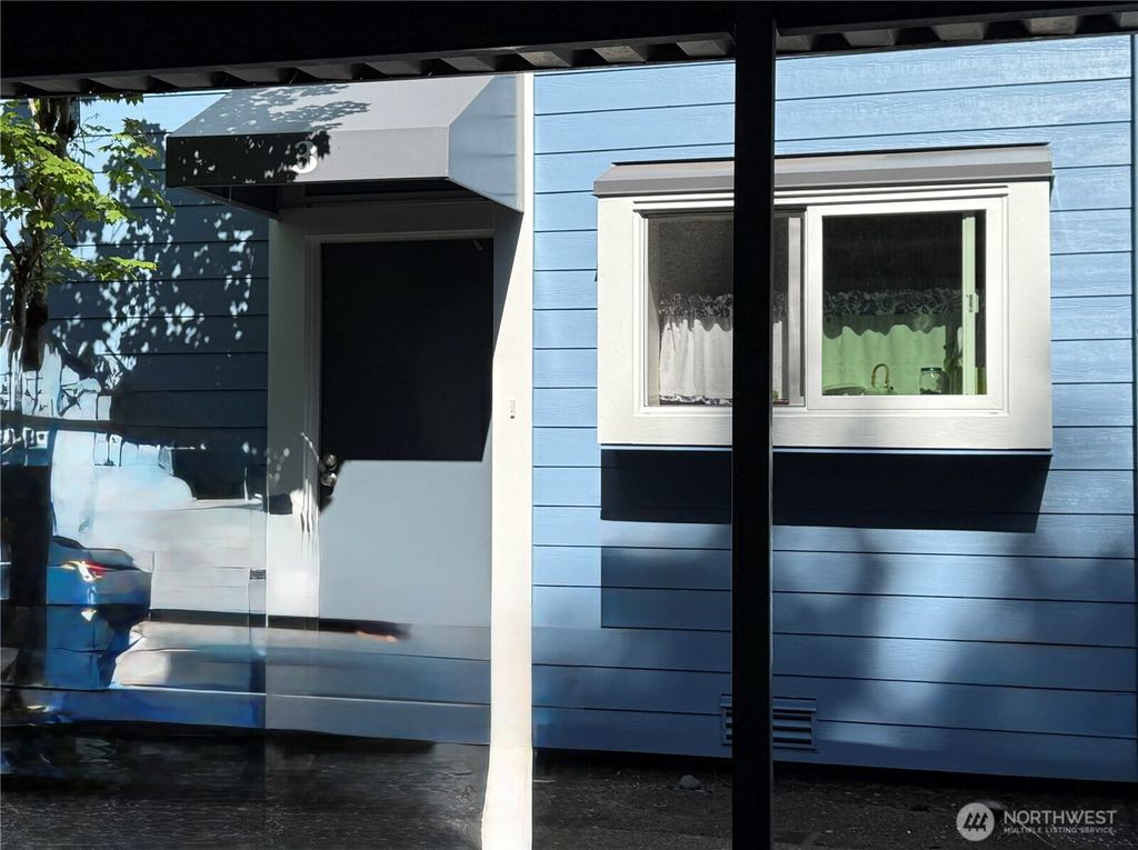 Photo of 3 146th Avenue SE, Bellevue, WA 98007 (MLS # 2386129)