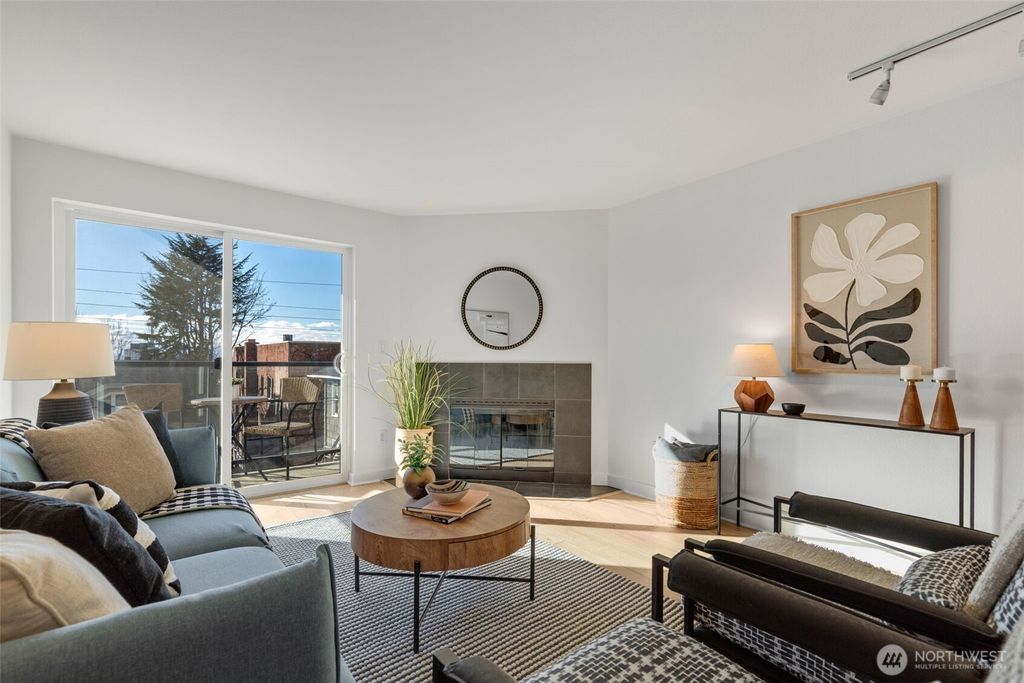 Photo of 231 Belmont Avenue E #206, Seattle, WA 98102 (MLS # 2483670)