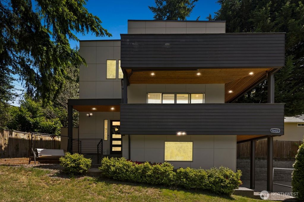 Photo of 16422 76th Avenue NE, Kenmore, WA 98028 (MLS # 2388675)