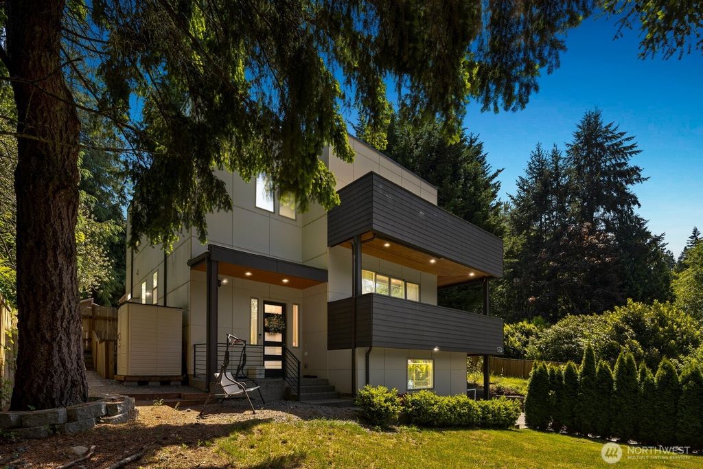 Photo of 16422 76th Avenue NE, Kenmore, WA 98028 (MLS # 2388675)