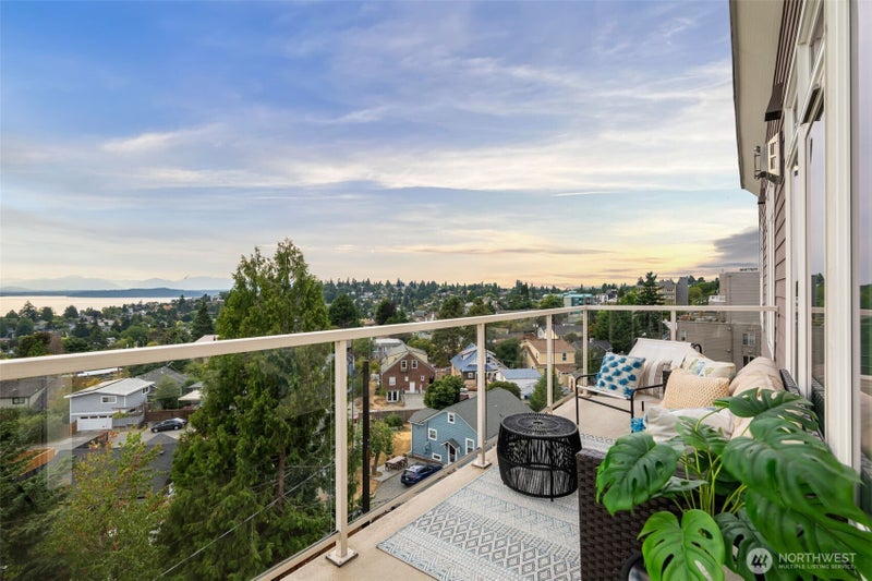 4847 California Avenue SW 605