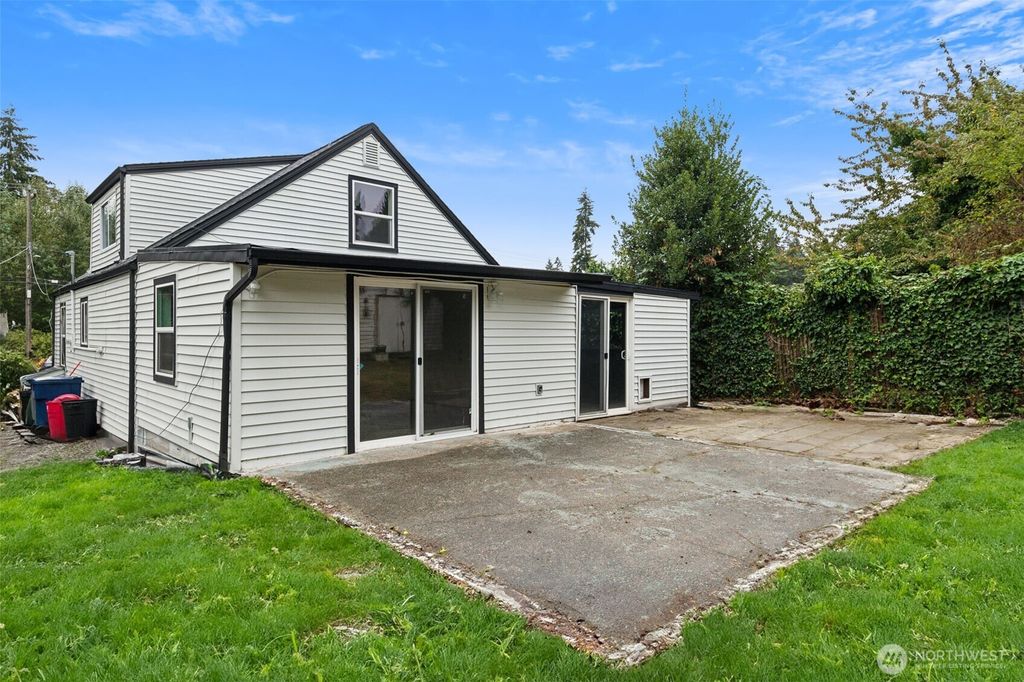 Photo of 15421 10th Avenue SW, Burien, WA 98166 (MLS # 2392491)