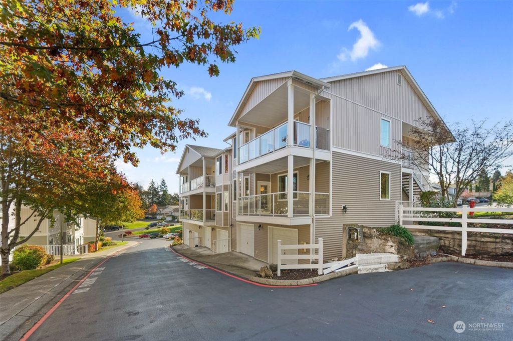 Photo of 2807 SE 8th Place #1101, Renton, WA 98058 (MLS # 2299039)