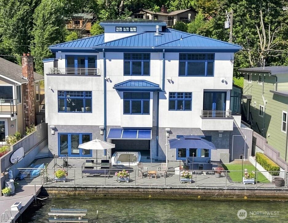 Photo of 11762 Riviera Place NE, Seattle, WA 98125 (MLS # 2558020)