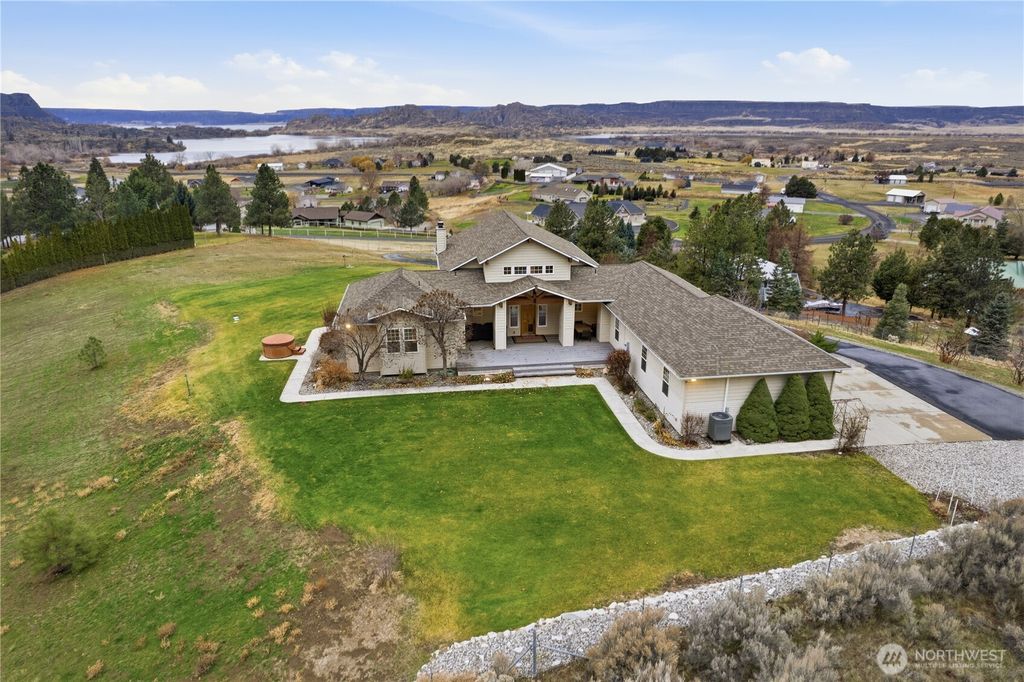 Photo of 19994 Coulee View Road, Electric City, WA 99123 (MLS # 2460254)