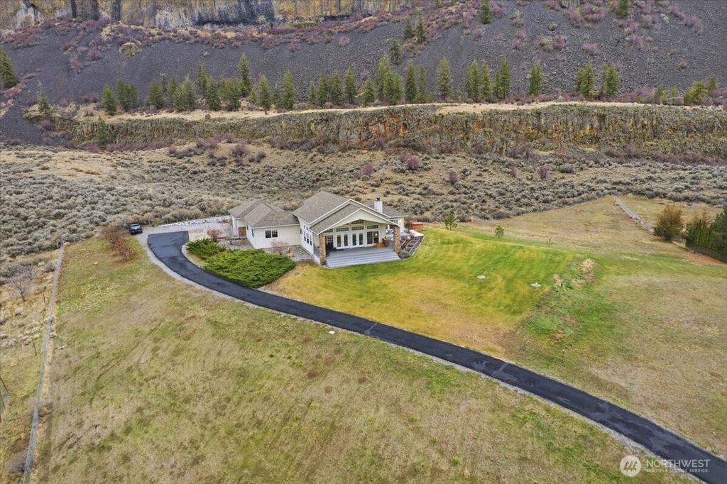 Photo of 19994 Coulee View Road, Electric City, WA 99123 (MLS # 2460254)