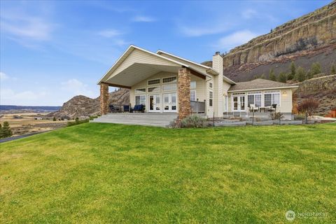 Photo of 19994 Coulee View Road, Electric City, WA 99123 (MLS # 2460254)