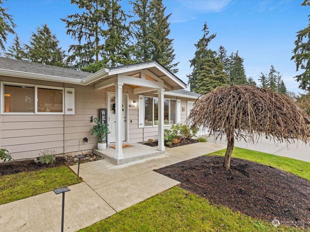 Photo of 4633 121st Place NE, Marysville, WA 98271 (MLS # 2316852)