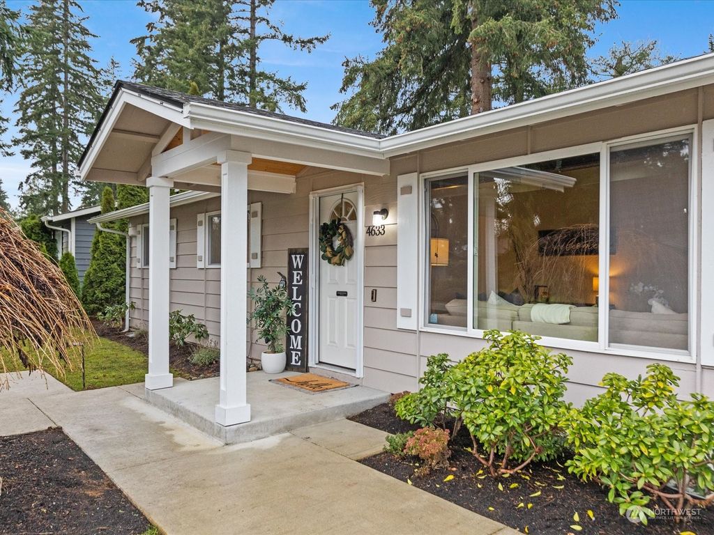 Photo of 4633 121st Place NE, Marysville, WA 98271 (MLS # 2316852)