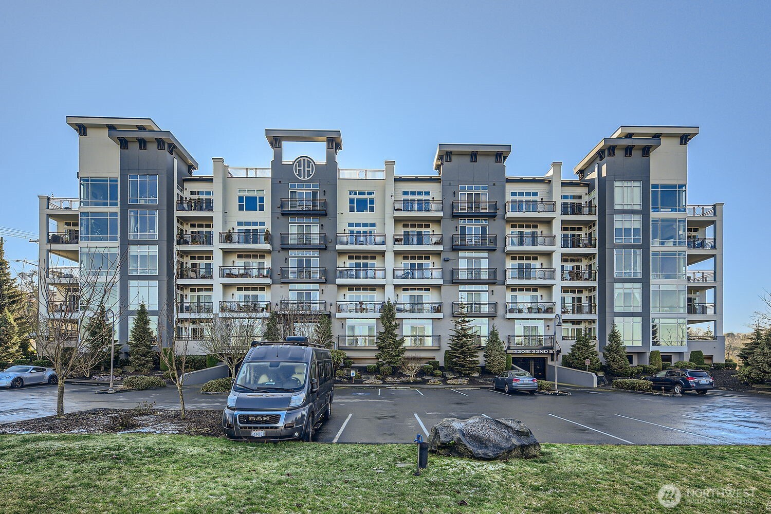 320 E 32nd Street 105