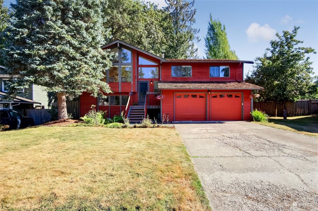 Photo of 16031 SE 167th Place, Renton, WA 98058 (MLS # 1991056)