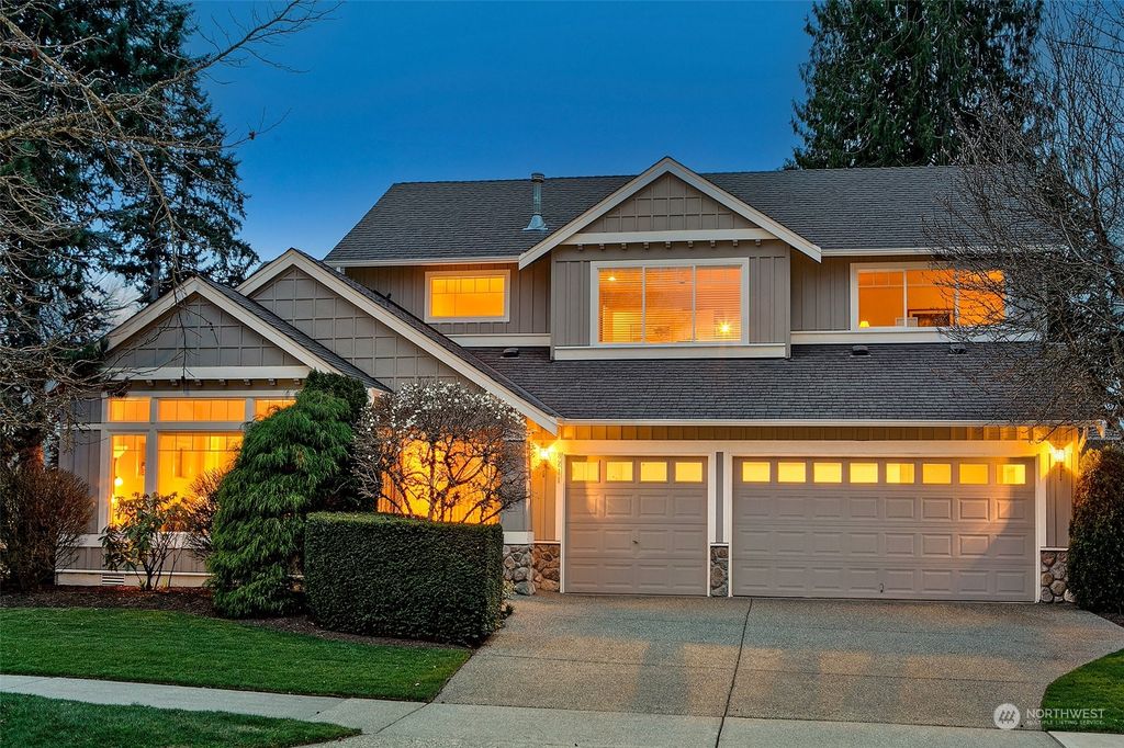 Photo of 8211 131st Avenue NE, Kirkland, WA 98033 (MLS # 2055407)