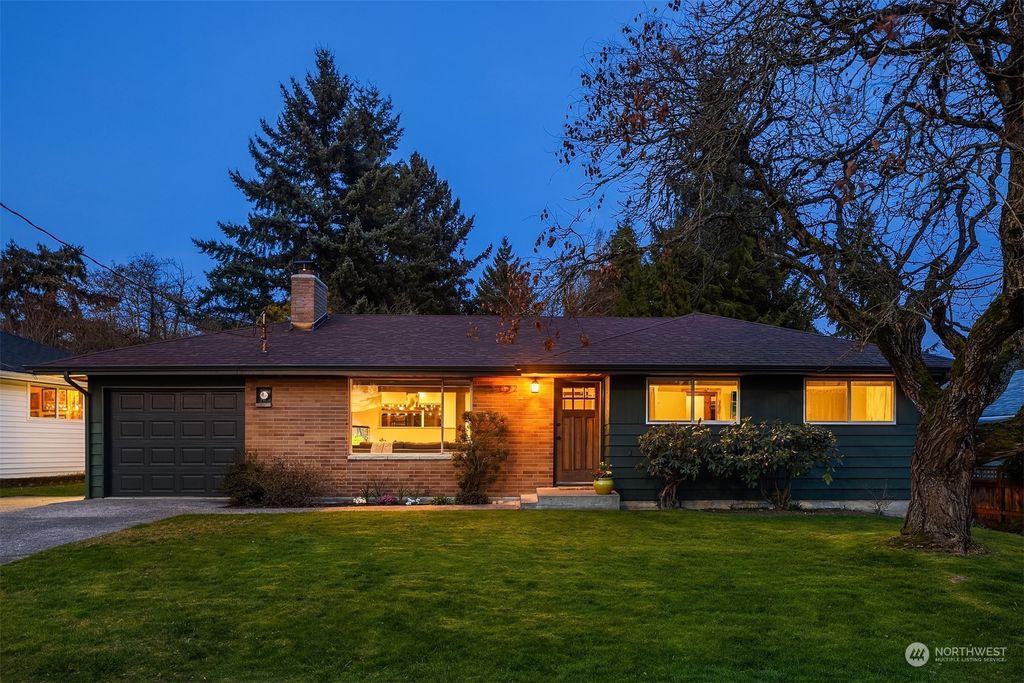 Photo of 11632 18th Avenue SW, Burien, WA 98146 (MLS # 2210265)