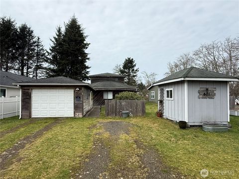607 Quinault Avenue SE Ocean Shores WA 98569